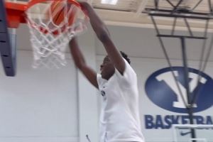 练起来了！26年NBA状元热门AJ-迪班萨在杨百翰大学开练