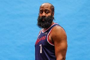 穿针引线！哈登半场3投2中&罚球2中1 得到5分2板9助