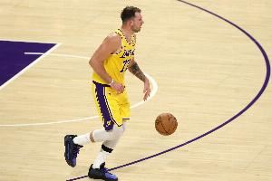 历史第三位!东契奇前6个赛季拿1W分3K篮板3K助攻 老詹&大O前两位
